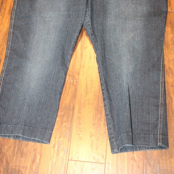 2/$40 🏷 Pennington Jean Capris - Picture 5 of 5